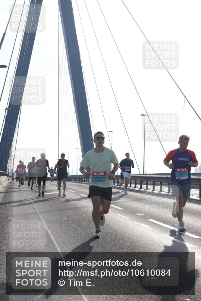 03.10.2026 - Köhlbrandbrückenlauf Tim E. http://msf.ph/oto/10610084 03.10.2026 09:24:23 Position 1 2259, 1833 meine-sportfotos.de
