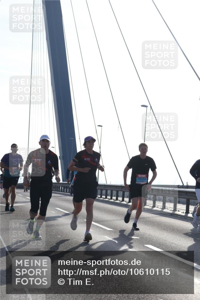 03.10.2026 - Köhlbrandbrückenlauf Tim E. http://msf.ph/oto/10610115 03.10.2026 09:24:26 Position 1  meine-sportfotos.de