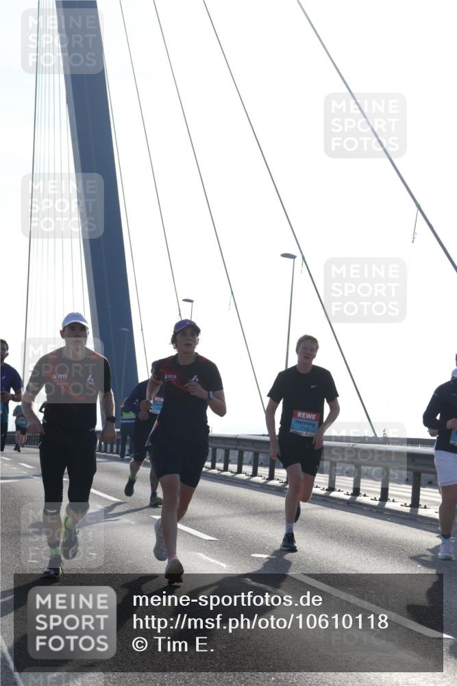 03.10.2026 - Köhlbrandbrückenlauf Tim E. http://msf.ph/oto/10610118 03.10.2026 09:24:26 Position 1 2122 meine-sportfotos.de