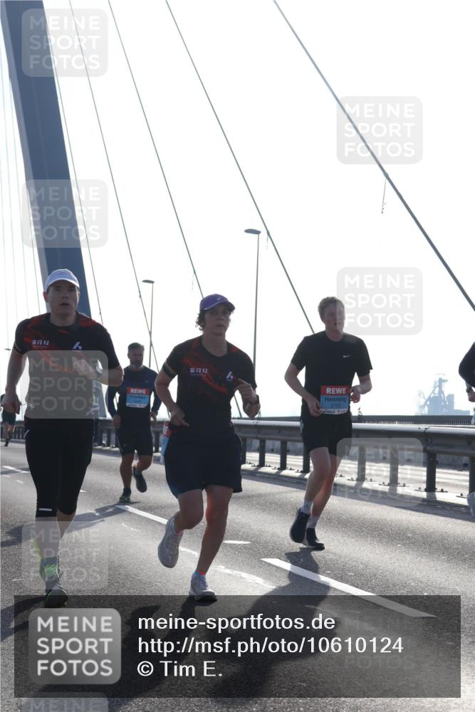 03.10.2026 - Köhlbrandbrückenlauf Tim E. http://msf.ph/oto/10610124 03.10.2026 09:24:27 Position 1 2122 meine-sportfotos.de