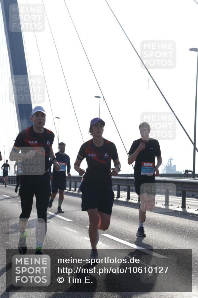 03.10.2026 - Köhlbrandbrückenlauf Tim E. http://msf.ph/oto/10610127 03.10.2026 09:24:27 Position 1 2122 meine-sportfotos.de