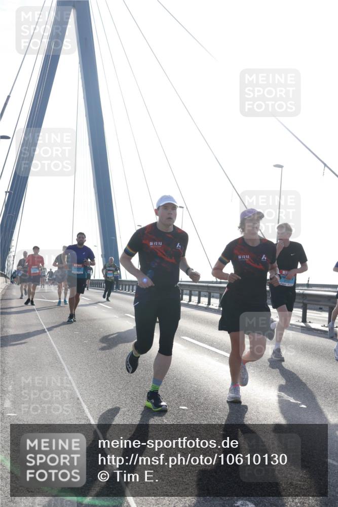 03.10.2026 - Köhlbrandbrückenlauf Tim E. http://msf.ph/oto/10610130 03.10.2026 09:24:28 Position 1  meine-sportfotos.de