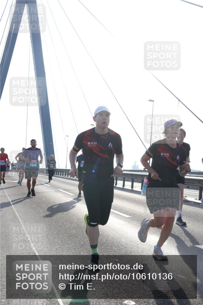 03.10.2026 - Köhlbrandbrückenlauf Tim E. http://msf.ph/oto/10610136 03.10.2026 09:24:28 Position 1  meine-sportfotos.de
