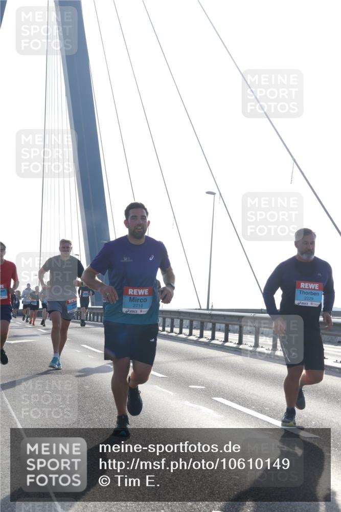 03.10.2026 - Köhlbrandbrückenlauf Tim E. http://msf.ph/oto/10610149 03.10.2026 09:24:29 Position 1 2718, 2229 meine-sportfotos.de