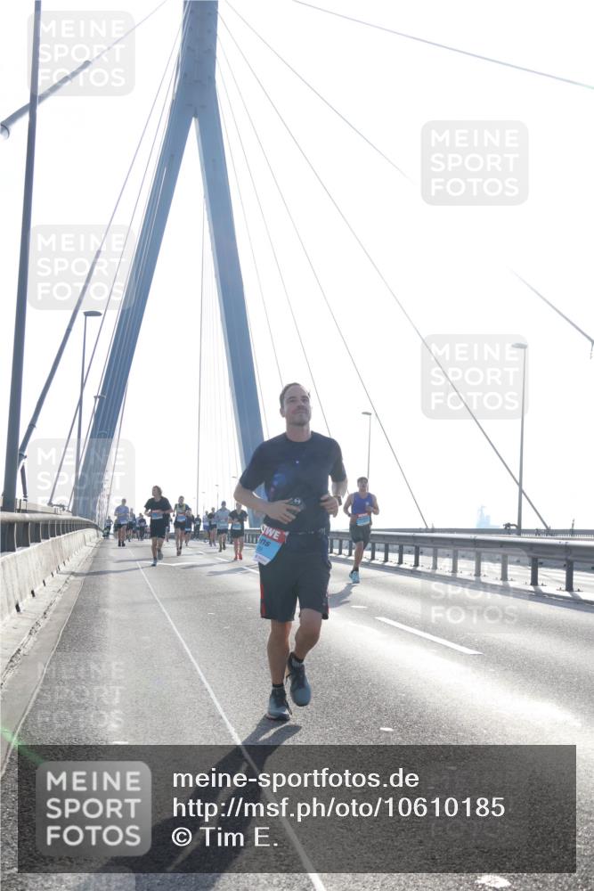03.10.2026 - Köhlbrandbrückenlauf Tim E. http://msf.ph/oto/10610185 03.10.2026 09:24:34 Position 1  meine-sportfotos.de