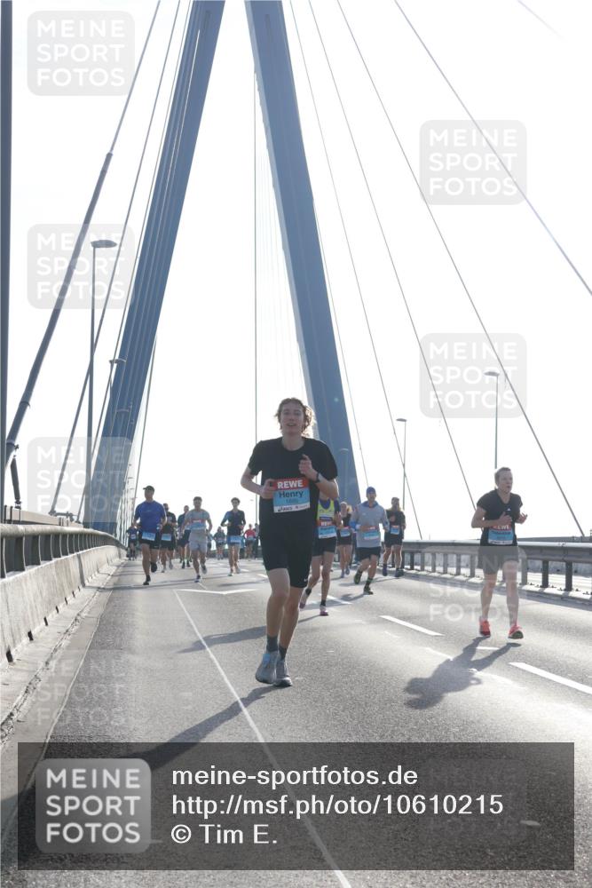 03.10.2026 - Köhlbrandbrückenlauf Tim E. http://msf.ph/oto/10610215 03.10.2026 09:24:38 Position 1  meine-sportfotos.de