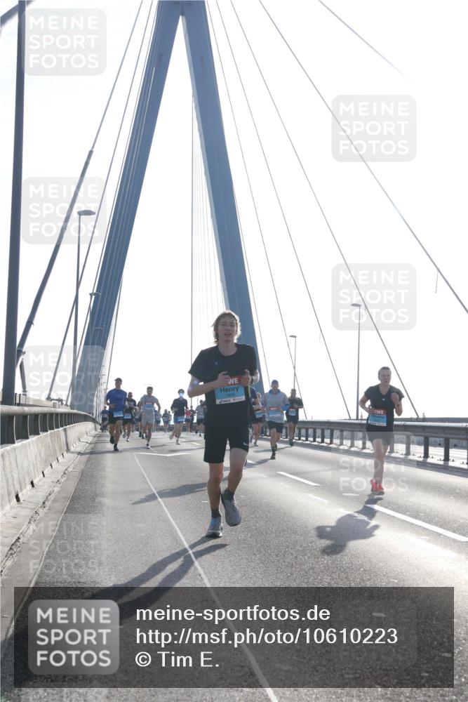 03.10.2026 - Köhlbrandbrückenlauf Tim E. http://msf.ph/oto/10610223 03.10.2026 09:24:38 Position 1  meine-sportfotos.de