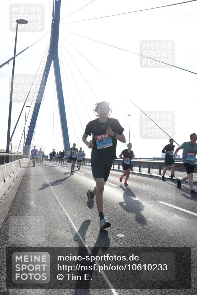 03.10.2026 - Köhlbrandbrückenlauf Tim E. http://msf.ph/oto/10610233 03.10.2026 09:24:40 Position 1 1695 meine-sportfotos.de