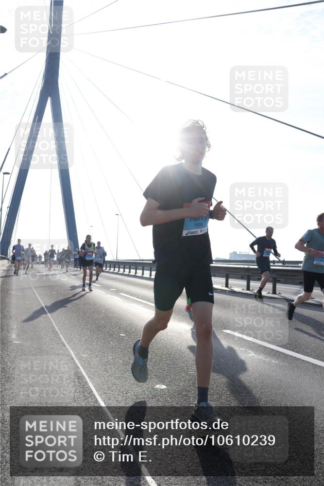 03.10.2026 - Köhlbrandbrückenlauf Tim E. http://msf.ph/oto/10610239 03.10.2026 09:24:40 Position 1 1695 meine-sportfotos.de