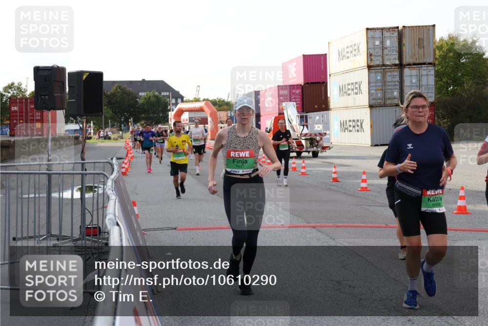 03.10.2026 - Köhlbrandbrückenlauf Tim E. http://msf.ph/oto/10610290 03.10.2026 16:16:25 Ziel 7289, 7691, 8006, 8150, 8285, 8352, 8457, 8492, 8733, 8787, 8936, 9098, 9167, 9400, 9707 meine-sportfotos.de
