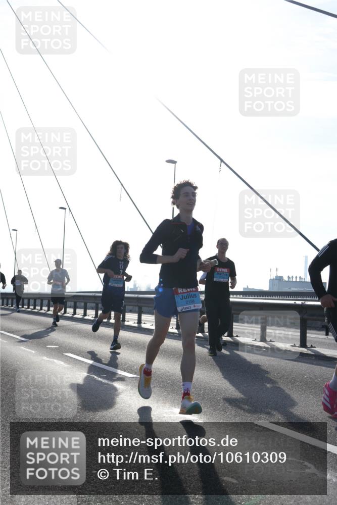 03.10.2026 - Köhlbrandbrückenlauf Tim E. http://msf.ph/oto/10610309 03.10.2026 09:24:47 Position 1 2156 meine-sportfotos.de