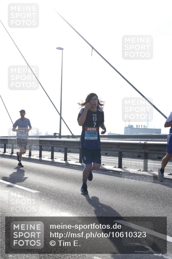 03.10.2026 - Köhlbrandbrückenlauf Tim E. http://msf.ph/oto/10610323 03.10.2026 09:24:49 Position 1 3, 2325 meine-sportfotos.de