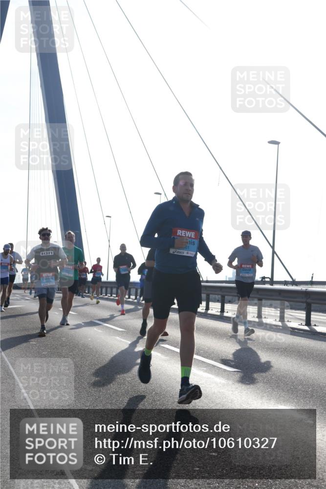 03.10.2026 - Köhlbrandbrückenlauf Tim E. http://msf.ph/oto/10610327 03.10.2026 09:24:49 Position 1 561 meine-sportfotos.de