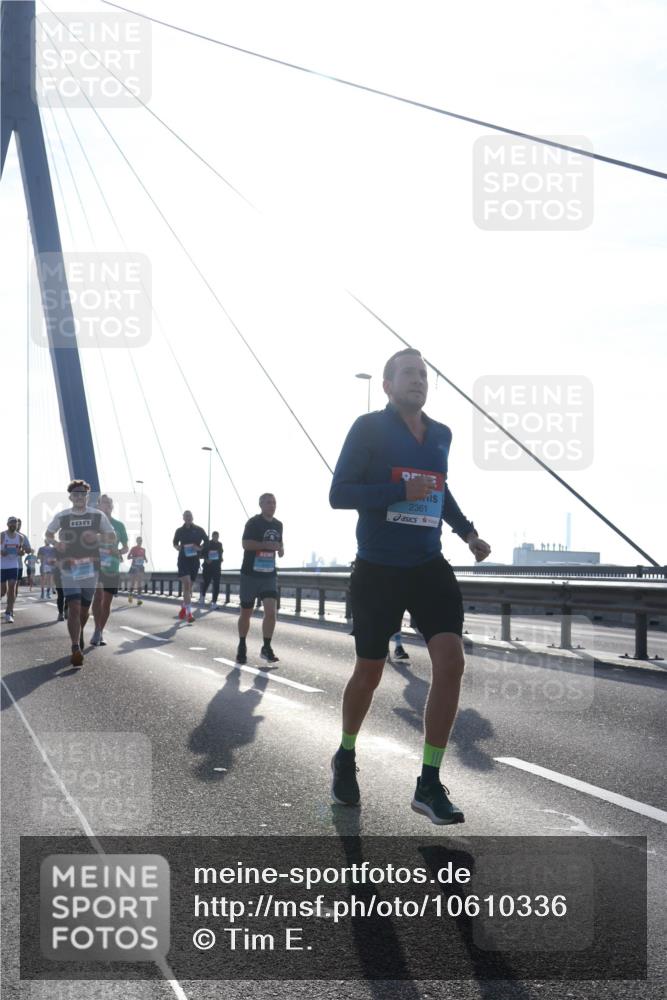 03.10.2026 - Köhlbrandbrückenlauf Tim E. http://msf.ph/oto/10610336 03.10.2026 09:24:50 Position 1 2361 meine-sportfotos.de