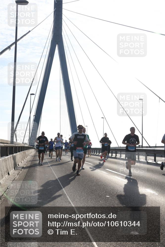 03.10.2026 - Köhlbrandbrückenlauf Tim E. http://msf.ph/oto/10610344 03.10.2026 09:24:51 Position 1  meine-sportfotos.de