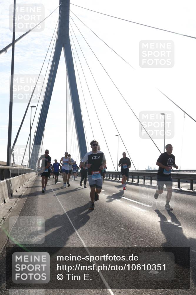 03.10.2026 - Köhlbrandbrückenlauf Tim E. http://msf.ph/oto/10610351 03.10.2026 09:24:51 Position 1  meine-sportfotos.de