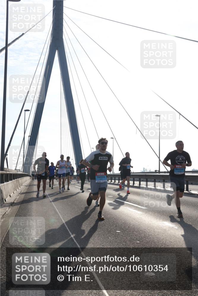 03.10.2026 - Köhlbrandbrückenlauf Tim E. http://msf.ph/oto/10610354 03.10.2026 09:24:51 Position 1  meine-sportfotos.de