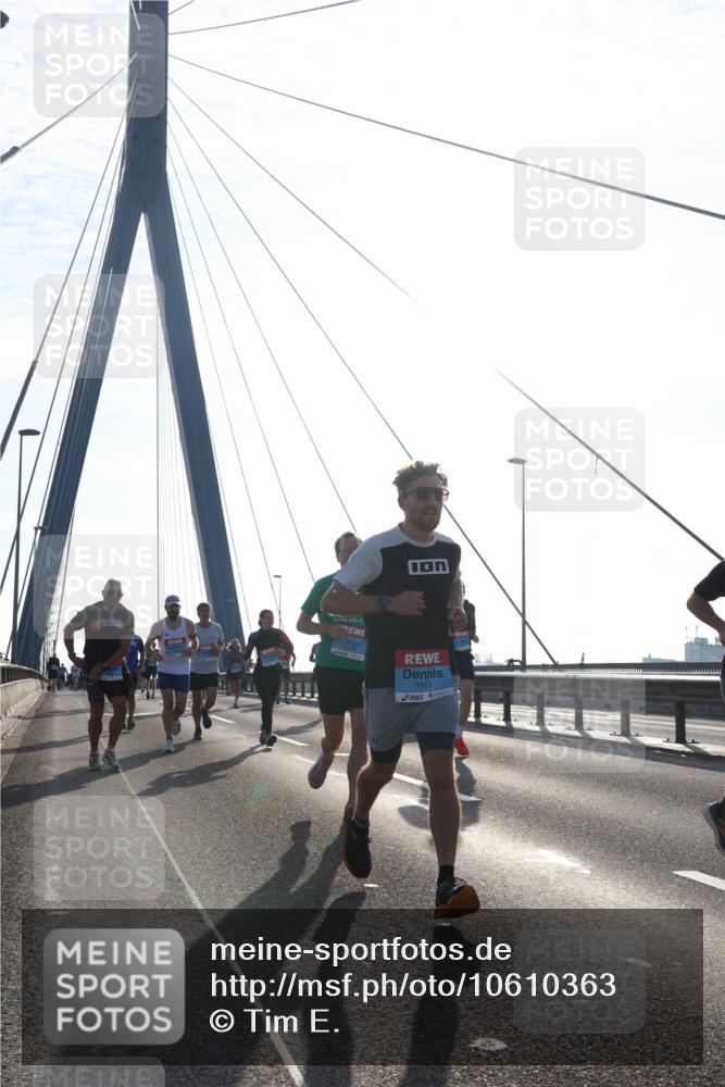 03.10.2026 - Köhlbrandbrückenlauf Tim E. http://msf.ph/oto/10610363 03.10.2026 09:24:52 Position 1 1911 meine-sportfotos.de