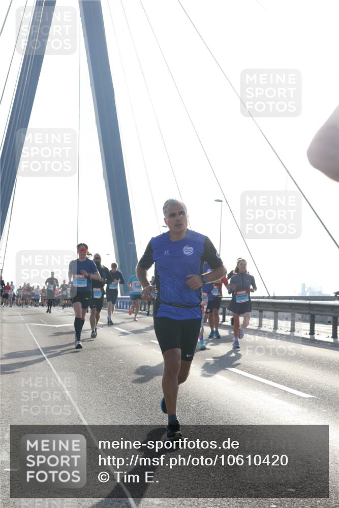 03.10.2026 - Köhlbrandbrückenlauf Tim E. http://msf.ph/oto/10610420 03.10.2026 09:24:56 Position 1  meine-sportfotos.de