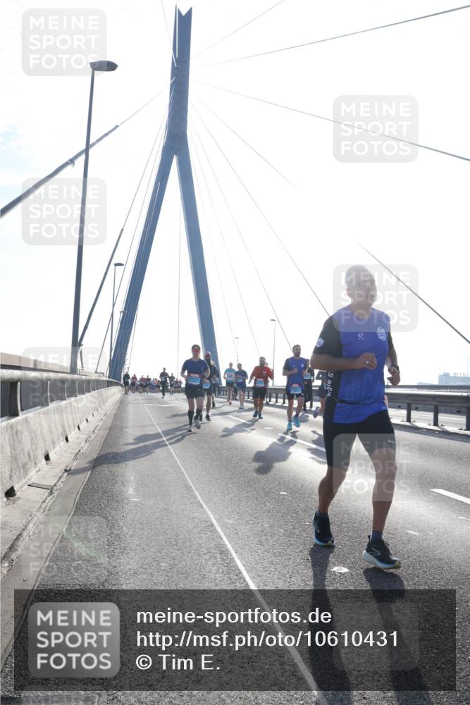 03.10.2026 - Köhlbrandbrückenlauf Tim E. http://msf.ph/oto/10610431 03.10.2026 09:24:57 Position 1  meine-sportfotos.de