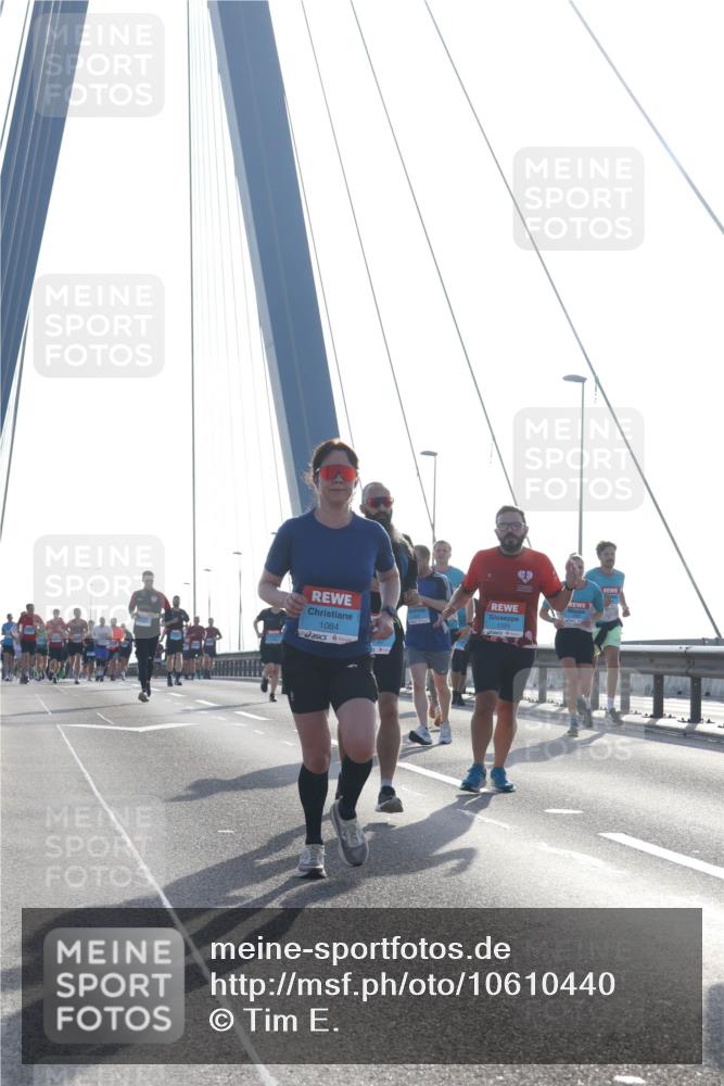 03.10.2026 - Köhlbrandbrückenlauf Tim E. http://msf.ph/oto/10610440 03.10.2026 09:24:58 Position 1 1084, 1325 meine-sportfotos.de