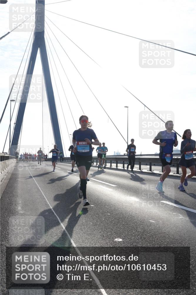 03.10.2026 - Köhlbrandbrückenlauf Tim E. http://msf.ph/oto/10610453 03.10.2026 09:24:59 Position 1 1084 meine-sportfotos.de
