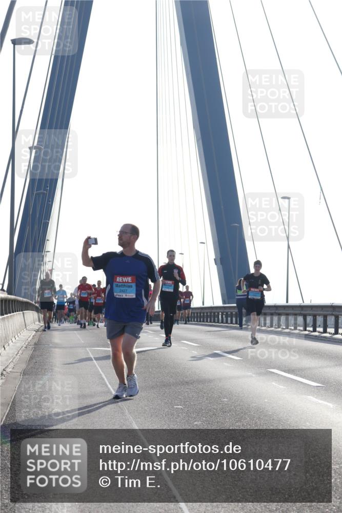 03.10.2026 - Köhlbrandbrückenlauf Tim E. http://msf.ph/oto/10610477 03.10.2026 09:25:01 Position 1 2427 meine-sportfotos.de