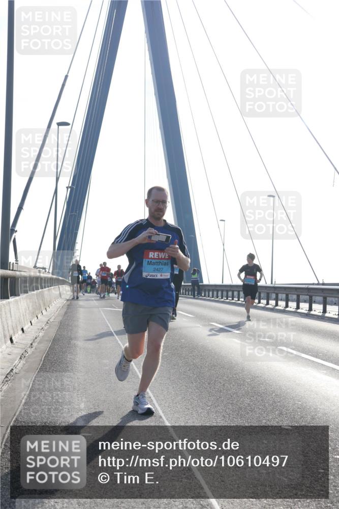 03.10.2026 - Köhlbrandbrückenlauf Tim E. http://msf.ph/oto/10610497 03.10.2026 09:25:03 Position 1 2427 meine-sportfotos.de