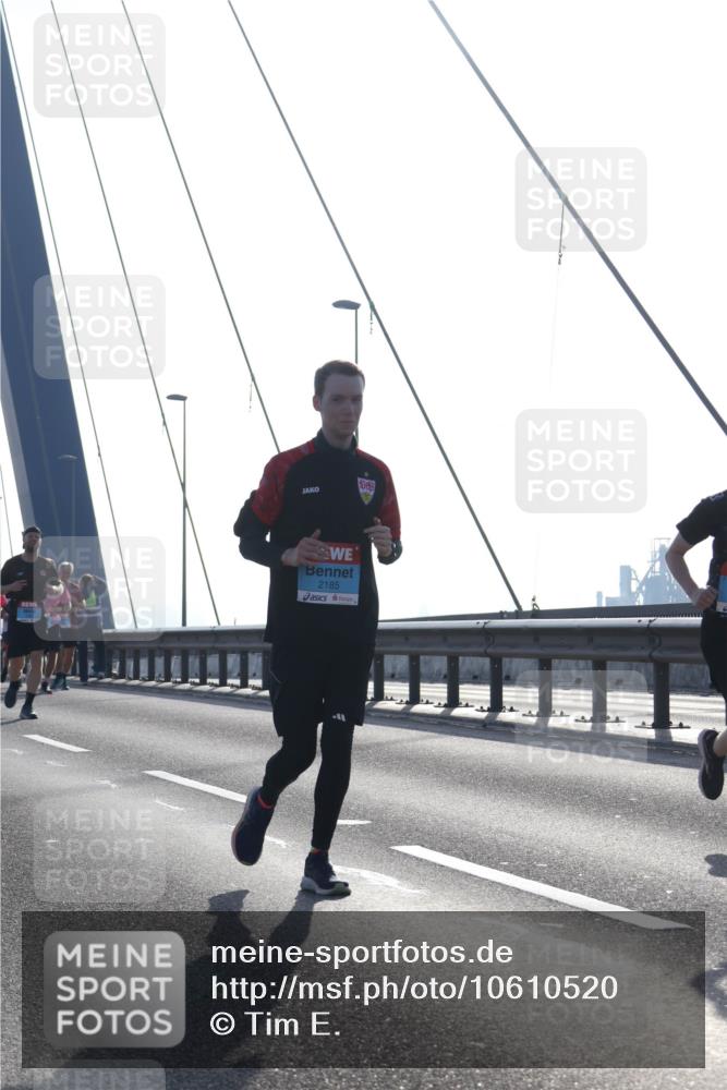 03.10.2026 - Köhlbrandbrückenlauf Tim E. http://msf.ph/oto/10610520 03.10.2026 09:25:06 Position 1 2185 meine-sportfotos.de