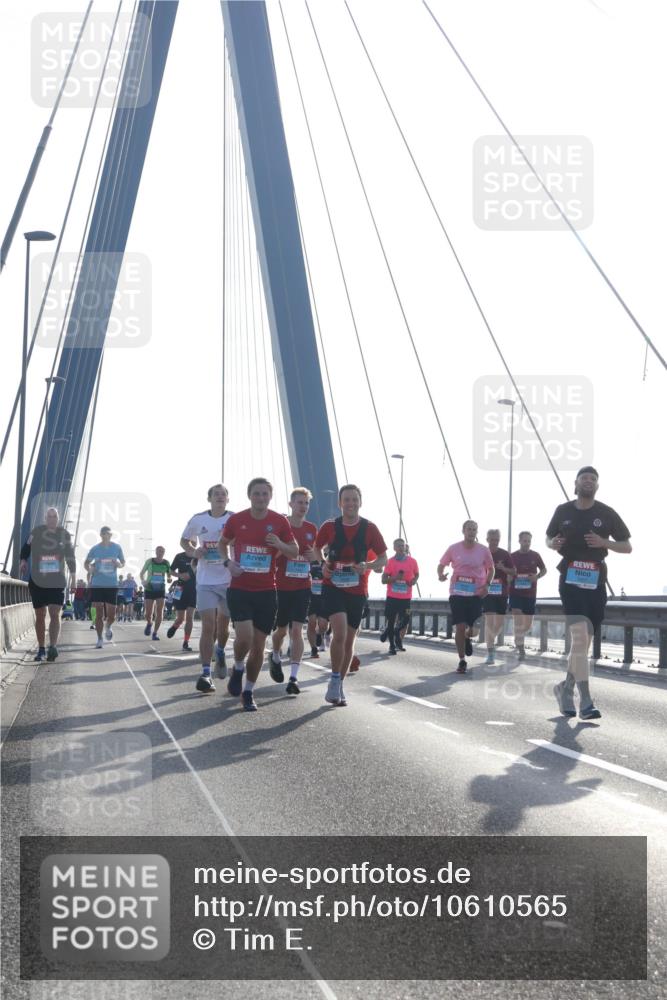 03.10.2026 - Köhlbrandbrückenlauf Tim E. http://msf.ph/oto/10610565 03.10.2026 09:25:11 Position 1  meine-sportfotos.de