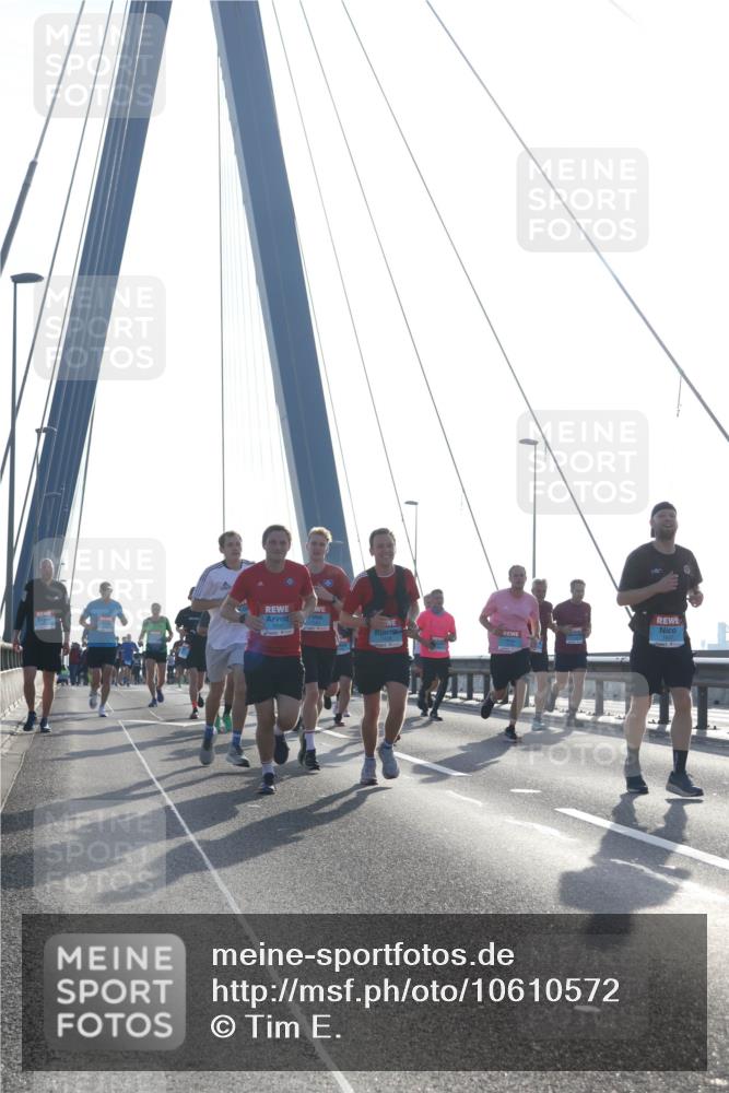 03.10.2026 - Köhlbrandbrückenlauf Tim E. http://msf.ph/oto/10610572 03.10.2026 09:25:11 Position 1  meine-sportfotos.de