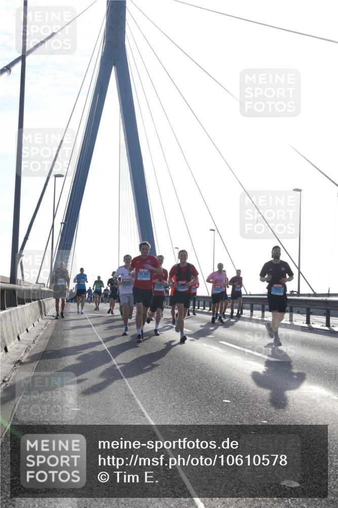 03.10.2026 - Köhlbrandbrückenlauf Tim E. http://msf.ph/oto/10610578 03.10.2026 09:25:12 Position 1  meine-sportfotos.de