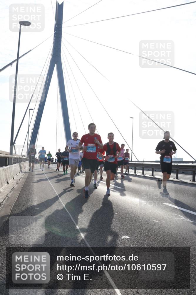 03.10.2026 - Köhlbrandbrückenlauf Tim E. http://msf.ph/oto/10610597 03.10.2026 09:25:14 Position 1  meine-sportfotos.de
