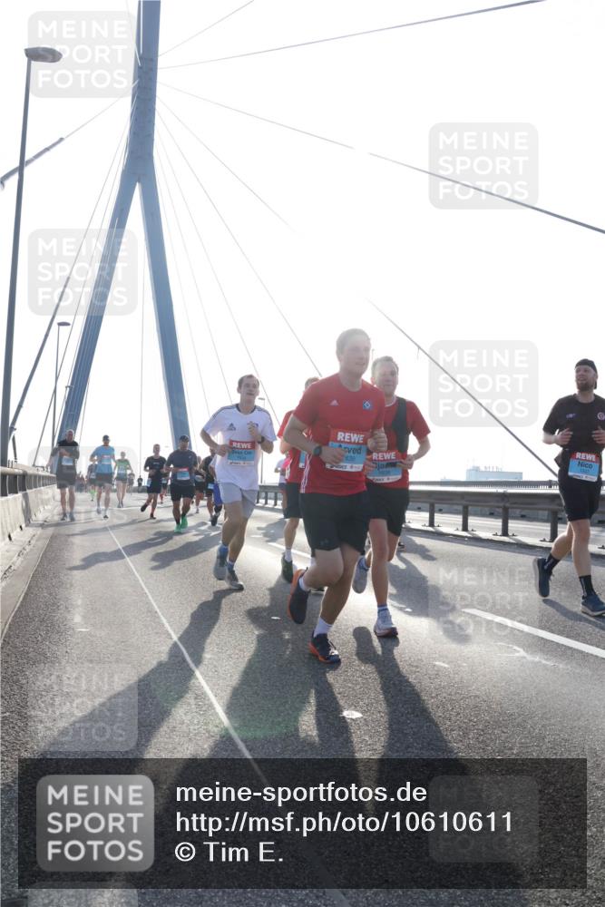 03.10.2026 - Köhlbrandbrückenlauf Tim E. http://msf.ph/oto/10610611 03.10.2026 09:25:14 Position 1 3, 639 meine-sportfotos.de