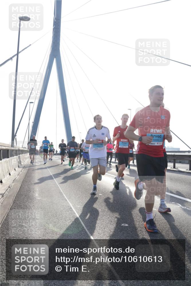 03.10.2026 - Köhlbrandbrückenlauf Tim E. http://msf.ph/oto/10610613 03.10.2026 09:25:15 Position 1 1639 meine-sportfotos.de