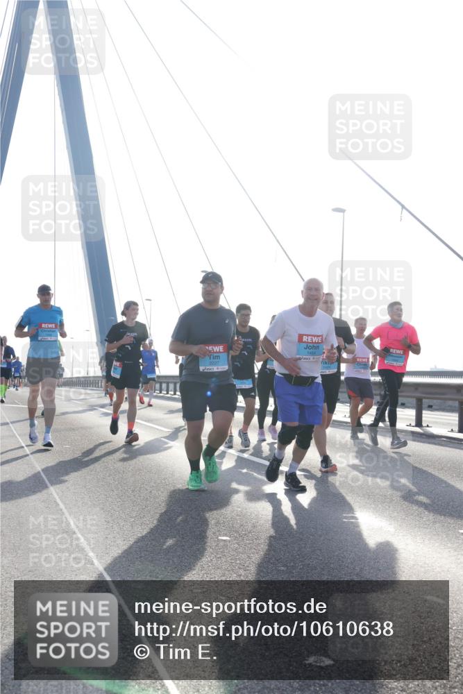 03.10.2026 - Köhlbrandbrückenlauf Tim E. http://msf.ph/oto/10610638 03.10.2026 09:25:16 Position 1 1454 meine-sportfotos.de
