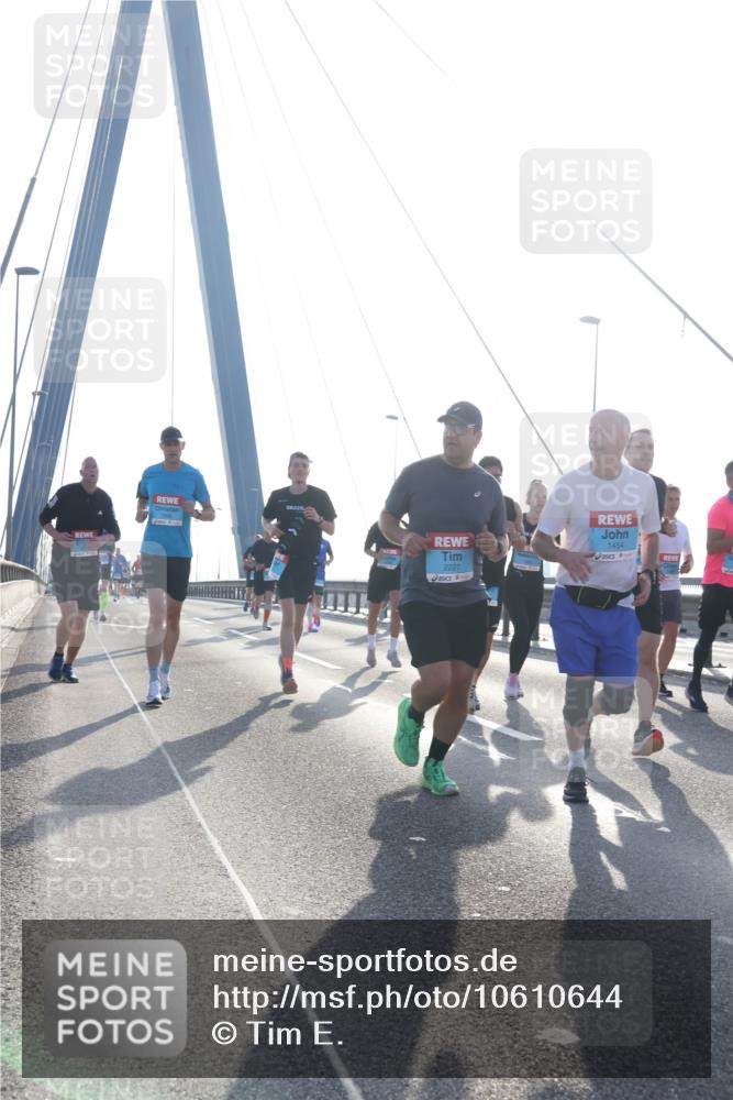 03.10.2026 - Köhlbrandbrückenlauf Tim E. http://msf.ph/oto/10610644 03.10.2026 09:25:17 Position 1 2227, 20, 1454 meine-sportfotos.de