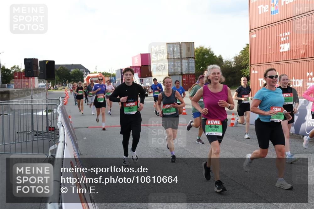 03.10.2026 - Köhlbrandbrückenlauf Tim E. http://msf.ph/oto/10610664 03.10.2026 16:16:40 Ziel 7056, 7570, 7658, 7659, 8161, 8213, 8442, 8467, 8614, 8674, 8675, 8706, 8734, 8775, 8904, 9039, 9055, 9088, 9104, 9128, 9321, 9771, 9806 meine-sportfotos.de