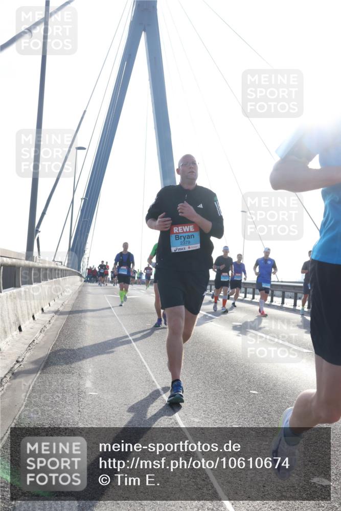 03.10.2026 - Köhlbrandbrückenlauf Tim E. http://msf.ph/oto/10610674 03.10.2026 09:25:19 Position 1 2379 meine-sportfotos.de