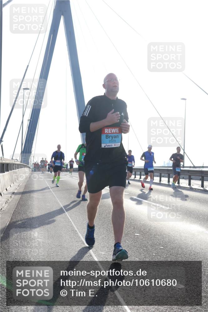03.10.2026 - Köhlbrandbrückenlauf Tim E. http://msf.ph/oto/10610680 03.10.2026 09:25:20 Position 1 2379 meine-sportfotos.de