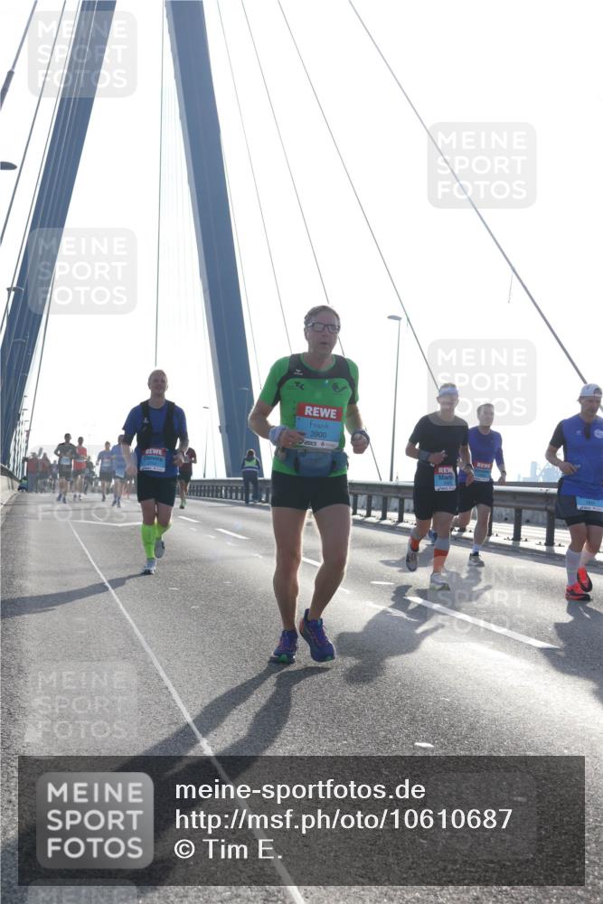 03.10.2026 - Köhlbrandbrückenlauf Tim E. http://msf.ph/oto/10610687 03.10.2026 09:25:21 Position 1 3900 meine-sportfotos.de