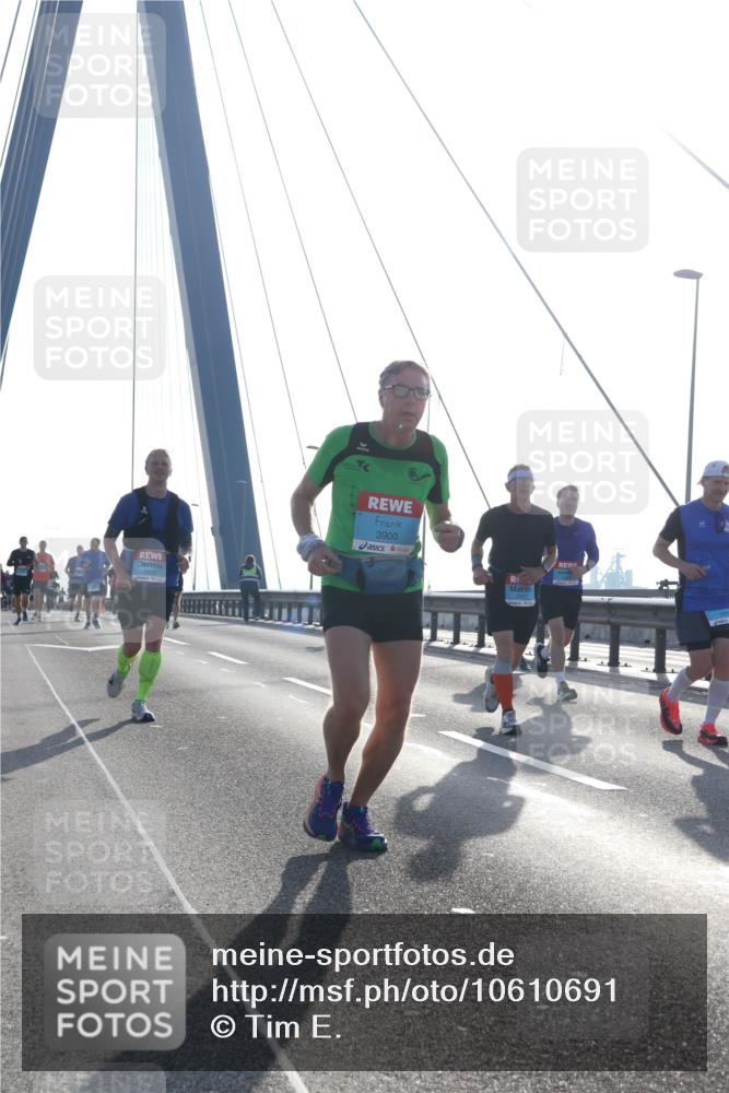 03.10.2026 - Köhlbrandbrückenlauf Tim E. http://msf.ph/oto/10610691 03.10.2026 09:25:21 Position 1 3900 meine-sportfotos.de