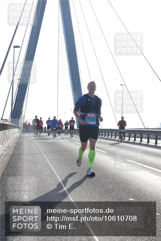 03.10.2026 - Köhlbrandbrückenlauf Tim E. http://msf.ph/oto/10610708 03.10.2026 09:25:22 Position 1 2257 meine-sportfotos.de