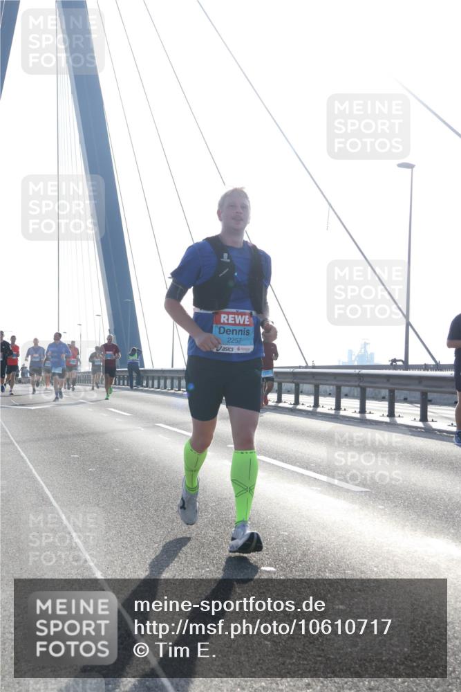 03.10.2026 - Köhlbrandbrückenlauf Tim E. http://msf.ph/oto/10610717 03.10.2026 09:25:23 Position 1 2257 meine-sportfotos.de