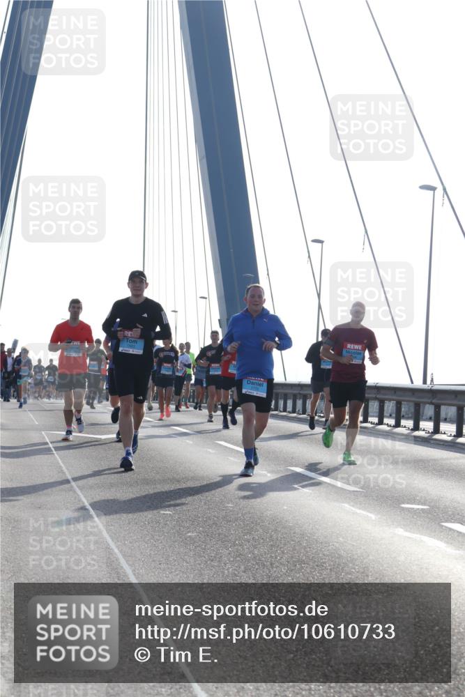 03.10.2026 - Köhlbrandbrückenlauf Tim E. http://msf.ph/oto/10610733 03.10.2026 09:25:27 Position 1  meine-sportfotos.de