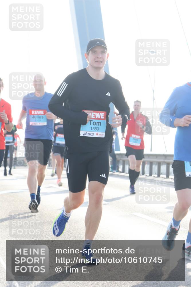 03.10.2026 - Köhlbrandbrückenlauf Tim E. http://msf.ph/oto/10610745 03.10.2026 09:25:29 Position 1 1109, 1583 meine-sportfotos.de
