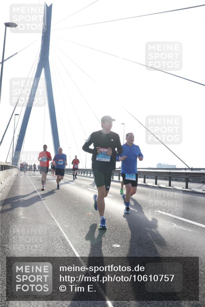 03.10.2026 - Köhlbrandbrückenlauf Tim E. http://msf.ph/oto/10610757 03.10.2026 09:25:31 Position 1 1583 meine-sportfotos.de