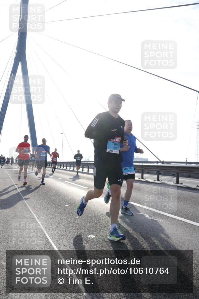 03.10.2026 - Köhlbrandbrückenlauf Tim E. http://msf.ph/oto/10610764 03.10.2026 09:25:31 Position 1 1583, 1770 meine-sportfotos.de