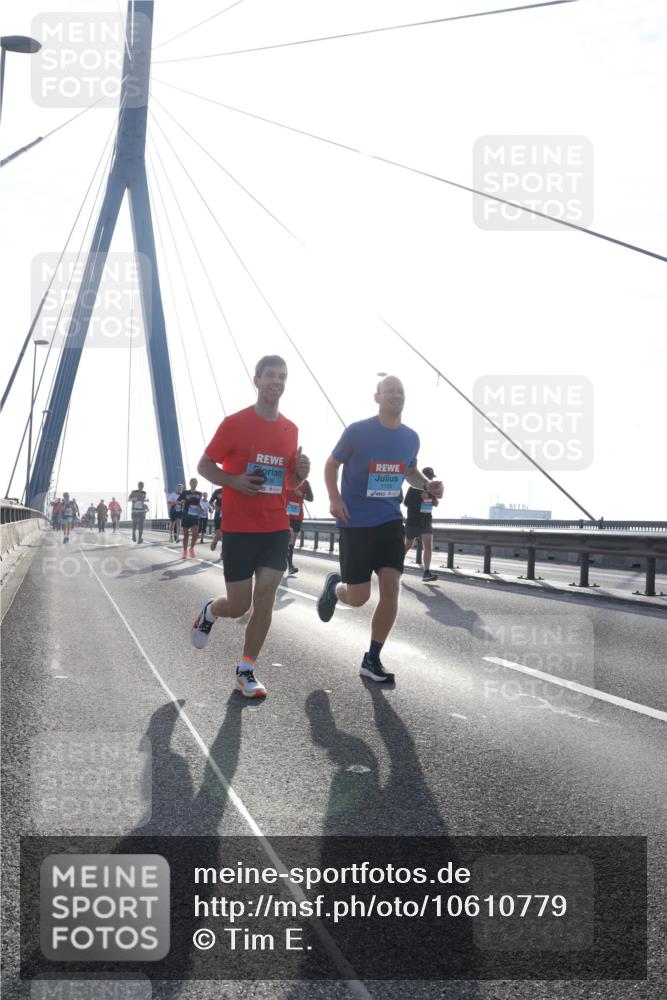 03.10.2026 - Köhlbrandbrückenlauf Tim E. http://msf.ph/oto/10610779 03.10.2026 09:25:33 Position 1  meine-sportfotos.de
