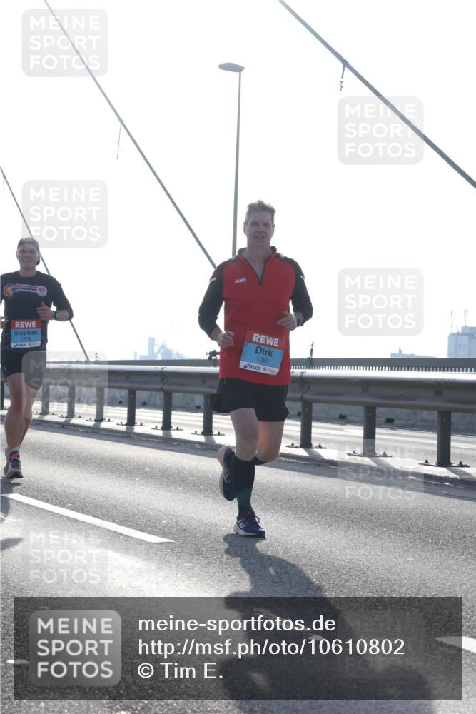 03.10.2026 - Köhlbrandbrückenlauf Tim E. http://msf.ph/oto/10610802 03.10.2026 09:25:34 Position 1 1776, 1080 meine-sportfotos.de